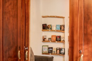 Interior - Holiday Home 'Casa Dello Zio' with Mountain View, Wi-Fi and Air Conditioning (Portacomaro)