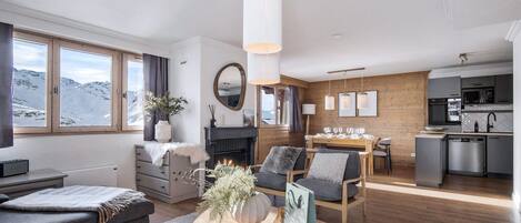 Télévision, cheminée