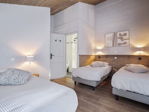 4 bedrooms, free WiFi