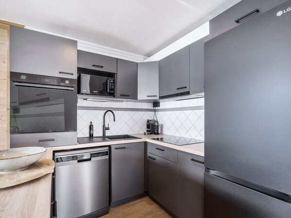 Fridge, microwave, oven, dishwasher