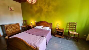 1 bedroom, bed sheets