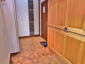 Interior - T2 + Sleeping Area in Grand-Bornand, Parking Included (Le Grand-Bornand)