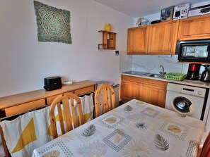 Ugn, kaffe- och tebryggare och brödrost