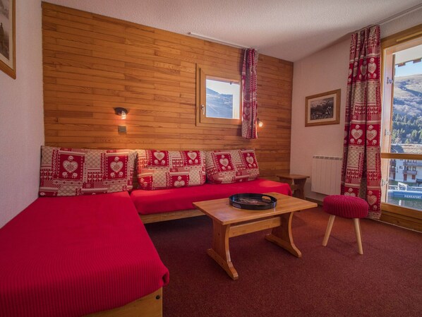 TV - Valmorel: 2 Rooms Ski-In/Out, Balcony, Fully Equipped Kitchen (Valmorel)