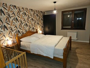 7 室のベッドルーム、アイロン / アイロン台、旅行用ベビーベッド、WiFi (無料)