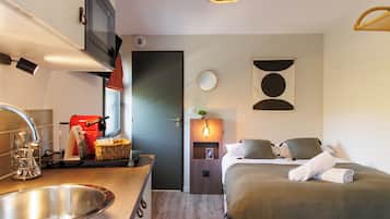 Classic Studio | Premium bedding, pillowtop beds, minibar, blackout drapes