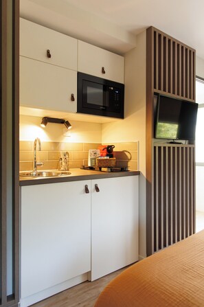 Standard Double Room | Private kitchen