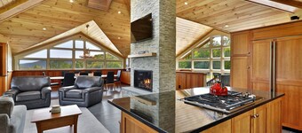 Killington Vistas 92: 4-Bedroom Luxury Ski On Ski Off Home w/ Hot Tub, Mountain Views.