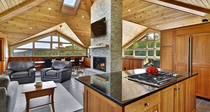 Killington Vistas 92: 4-Bedroom Luxury Ski On Ski Off Home w/ Hot Tub, Mountain Views.