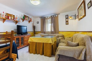 Fernseher, DVD-Player, Stereoanlage