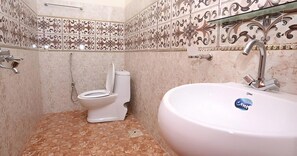 Shower, towels, soap - AK Hotel Of Guest House (Lahore)