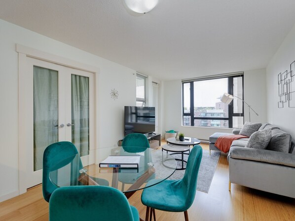 Smart TV, music library