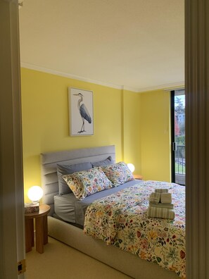 1 bedroom, desk, iron/ironing board, WiFi - Heron's Nest-Bright and Airy Suite with Study, steps away from Downtown Victoria by Victoria Prime! (Victoria)