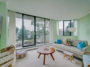 Smart TV, table tennis, music library, offices