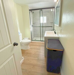 Towels - Hunters/Fishers basecamp! Cozy Silver Peak Ranch cabin. 2 BR (4 twin beds), 2 full baths (walk-in showers), full kitchen. Scenic views from the porch. Rustic, comfortable getaway great for couples or friends weekend getaways near Silver Creek! (Carey)