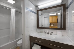 Hair dryer - Beach Bum Paradise 14th Flr Oceanfront King Suite (Myrtle Beach)