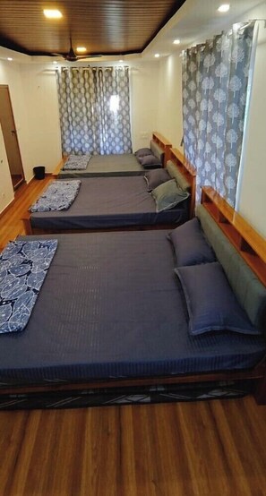 Economy Shared Dormitory | Soundproofing, free WiFi