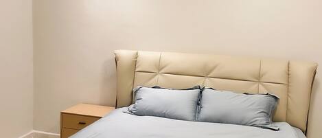 1 bedroom, desk, laptop workspace, free WiFi