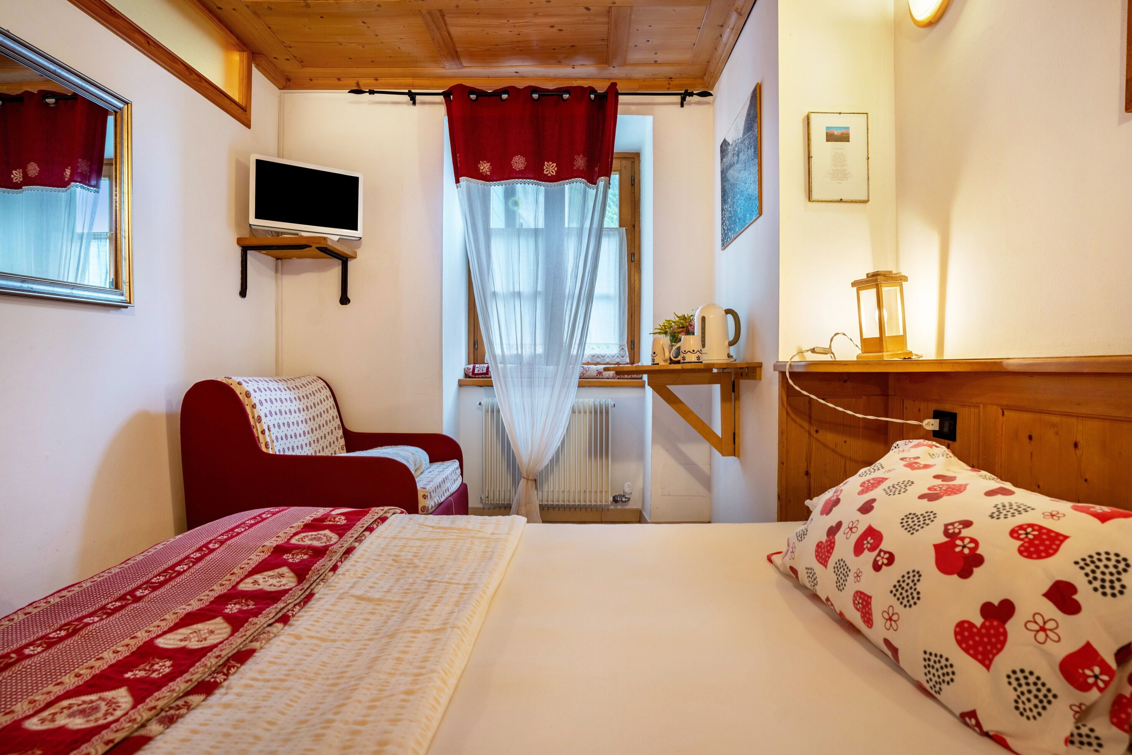 1 bedroom, bed sheets, wheelchair access