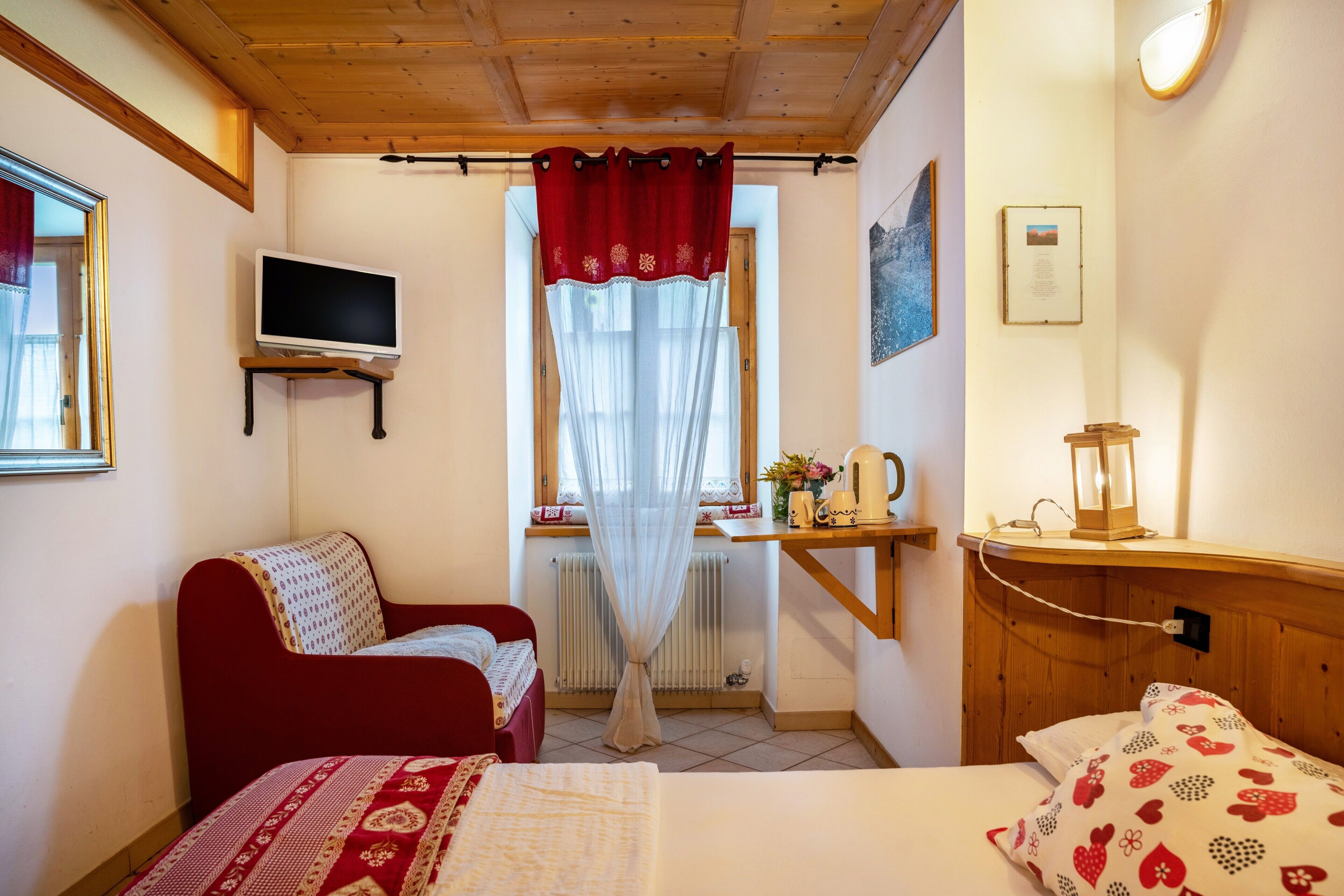 1 bedroom, bed sheets, wheelchair access