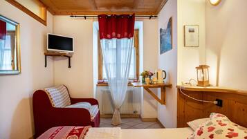 1 bedroom, bed sheets, wheelchair access