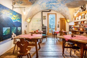 Dining - Moleti Room with Shared Garden (Caldes)