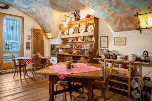 Dining - Moleti Room with Shared Garden (Caldes)