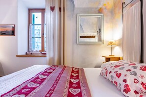 1 bedroom, bed sheets - Moleti Room with Shared Garden (Caldes)