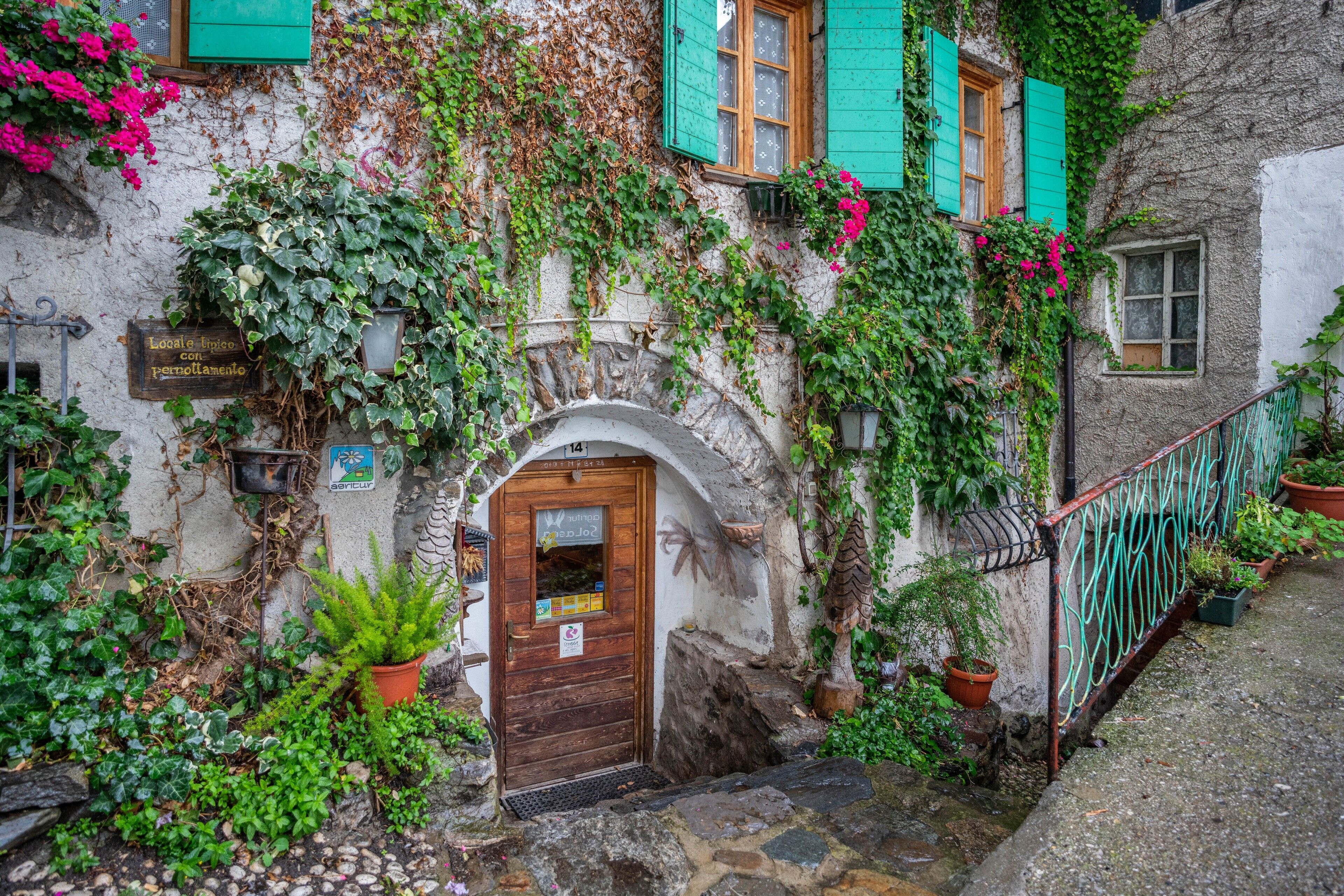 تفاصيل الفندق من الخارج