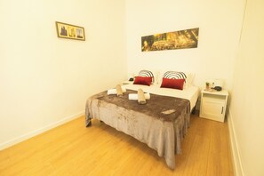 1 bedroom, iron/ironing board, WiFi, bed sheets - 1 Bedroom apartment in Gracia (Barcelona)