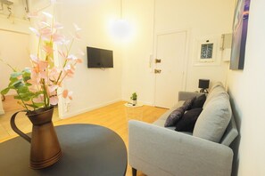 Living area - 1 Bedroom apartment in Gracia (Barcelona)