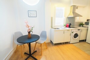 Dining - 1 Bedroom apartment in Gracia (Barcelona)