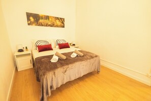 1 bedroom, iron/ironing board, WiFi, bed sheets - 1 Bedroom apartment in Gracia (Barcelona)