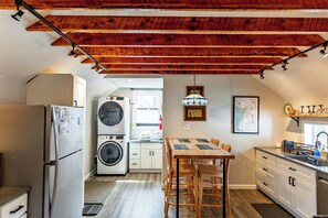 Fridge, microwave, oven, stovetop - Private Renovated Apt w/ Washer/Dryer near dwntwn! (Burlington)