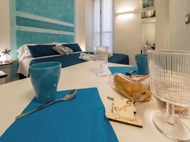 Room | In-room dining