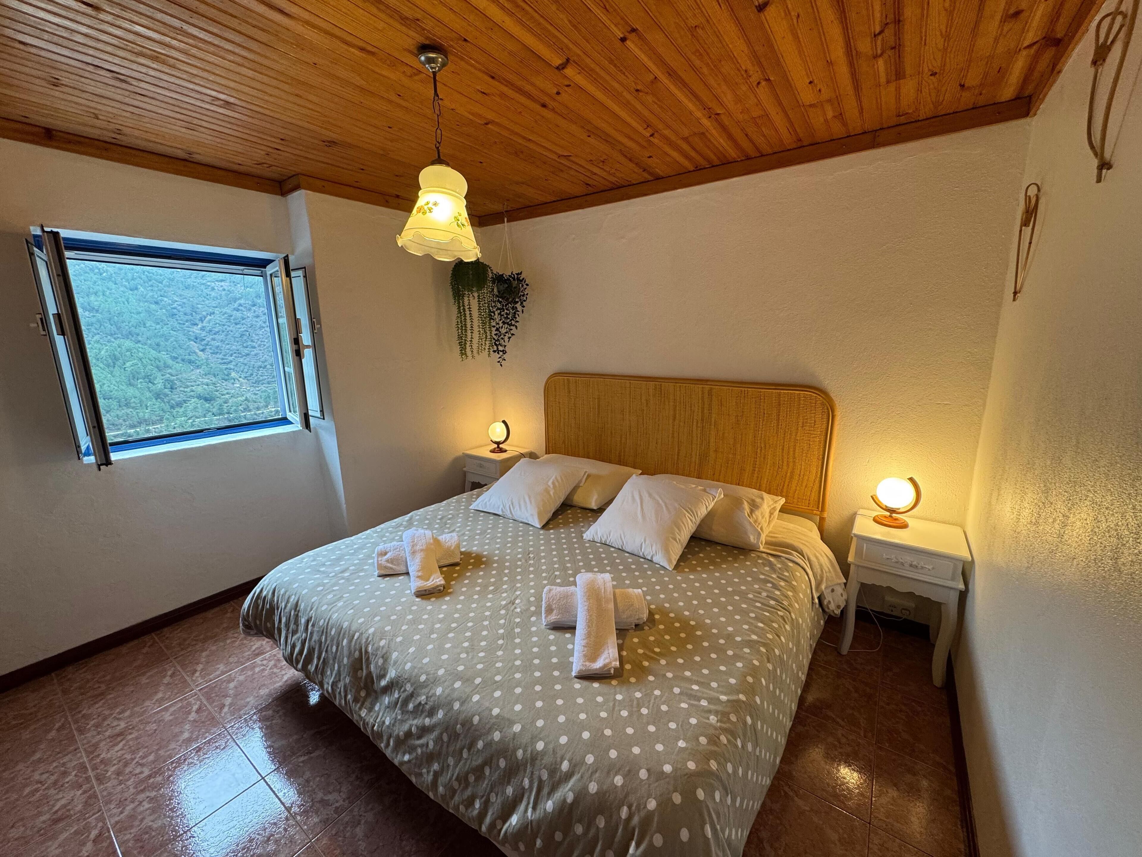 2 chambres, fer et planche à repasser, lit parapluie, Wi-Fi gratuit