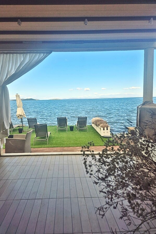 Tike Room | Terrace/patio