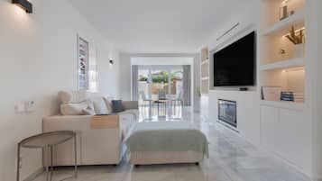 TV, fireplace, video games