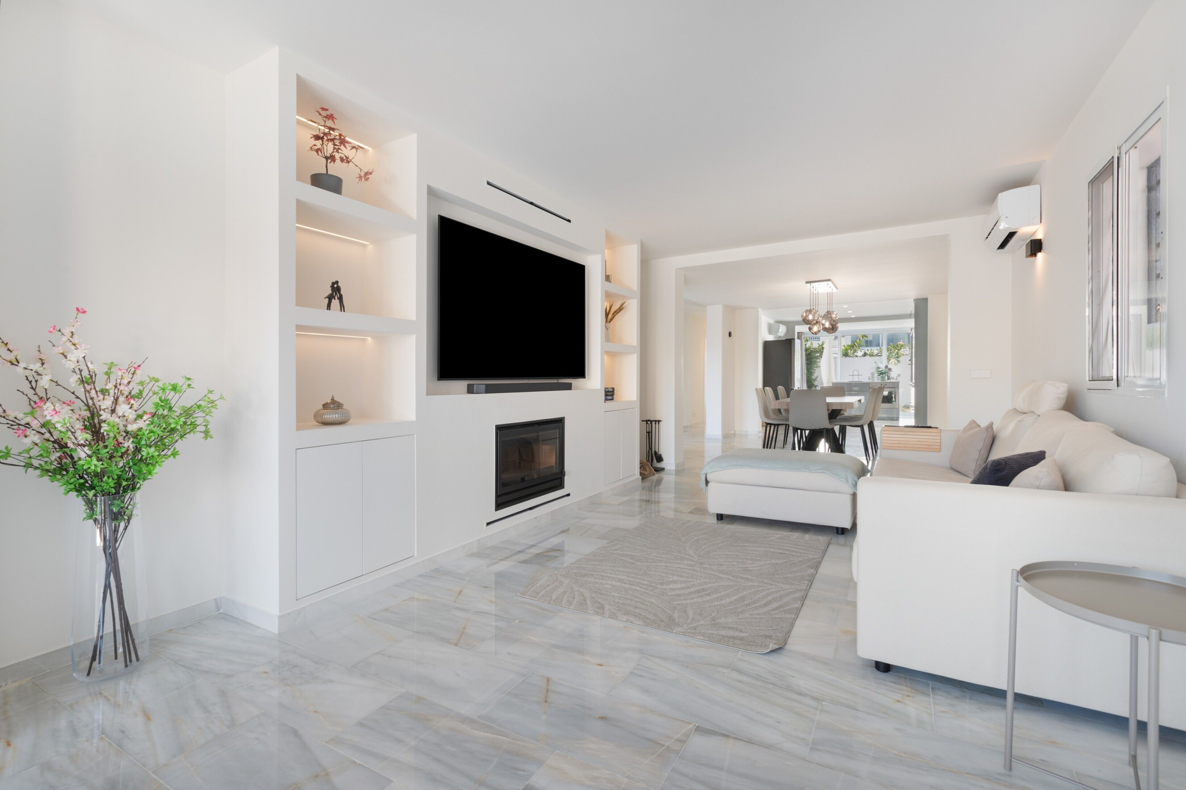 テレビ、暖炉、テレビゲーム