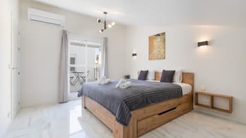 6 bedrooms, iron/ironing board, free WiFi, bed sheets