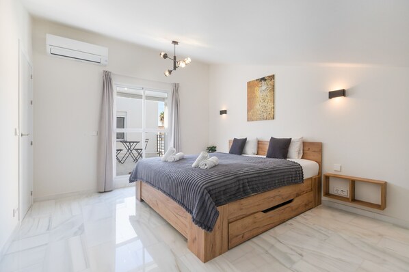 6 室のベッドルーム、アイロン / アイロン台、WiFi (無料)、ベッドシーツ