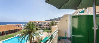 Apartment 'Salitre Tea' with Sea View, Shared Pool and Wi-Fi