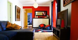 TV, fireplace