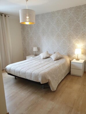 3 bedrooms, iron/ironing board, free WiFi, bed sheets