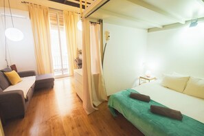 1 bedroom, iron/ironing board, WiFi, bed sheets - Studio in Gracia with balcony (Barcelona)