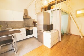 Private kitchen - Studio in Gracia with balcony (Barcelona)