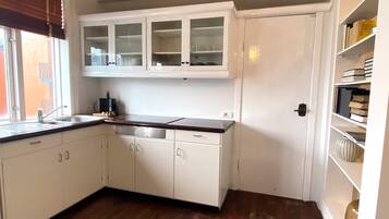 Comfort Apartment, 2 Bedrooms | Private kitchen | Coffee/tea maker, toaster, blender, freezer