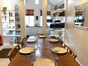 Comfort Apartment, 2 Bedrooms | Dining room