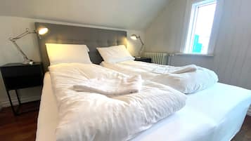 Comfort Apartment, 2 Bedrooms | Laptop workspace, iron/ironing board, free WiFi, bed sheets