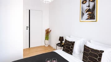 Apartamento clásico, vistas al patio | 2 dormitorios, cortinas opacas, tabla de planchar con plancha